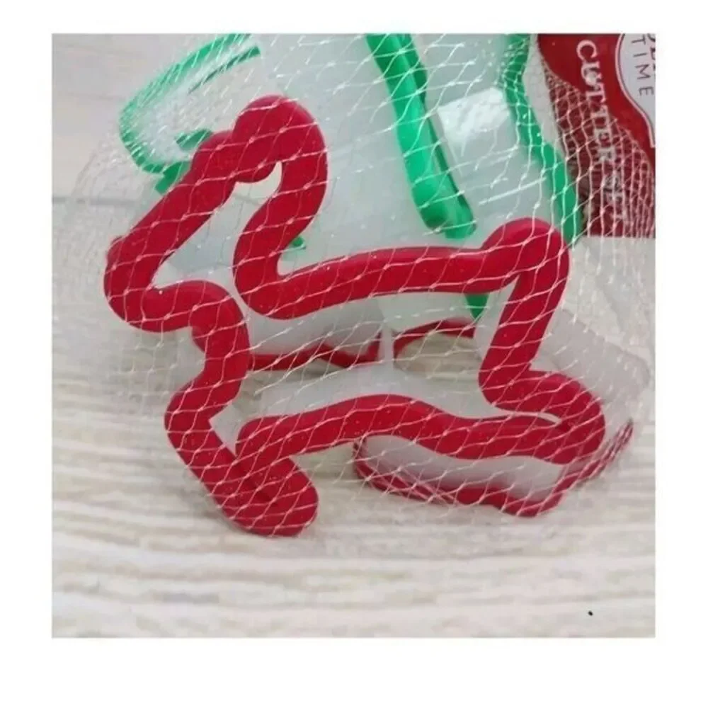 New! Set of 6 Christmas Sugar‎ Cookie Cutters Baking Holiday Gingerbread Plastic